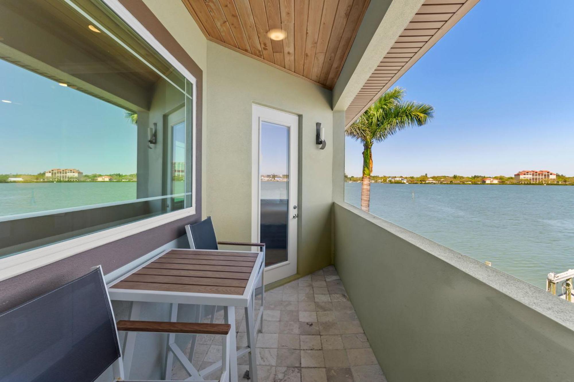 Luxury Waterfront 4br Private Heated Pool Hot Tub Holiday home St. Pete Beach