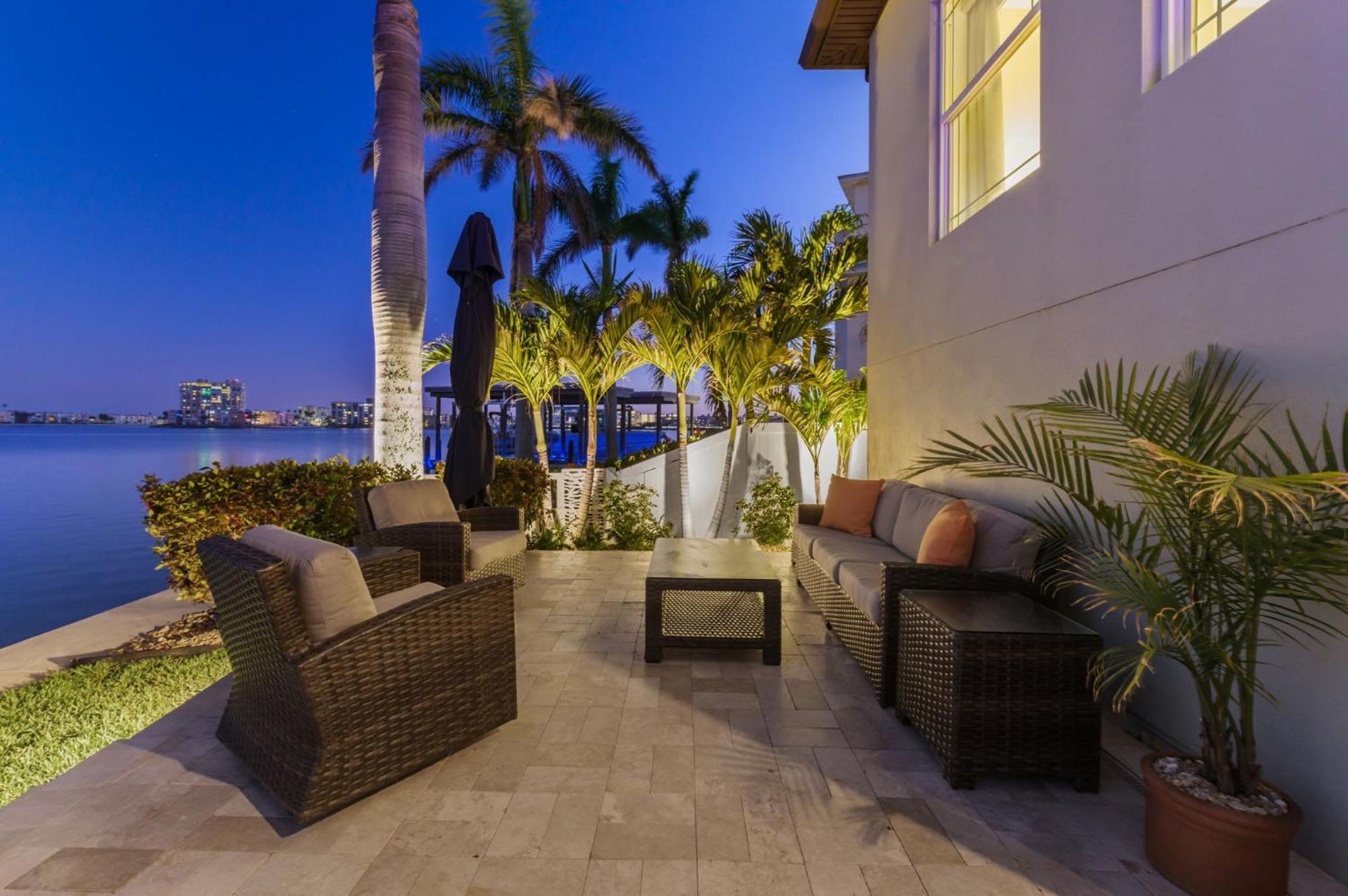 Luxury Waterfront 4br Private Heated Pool Hot Tub *