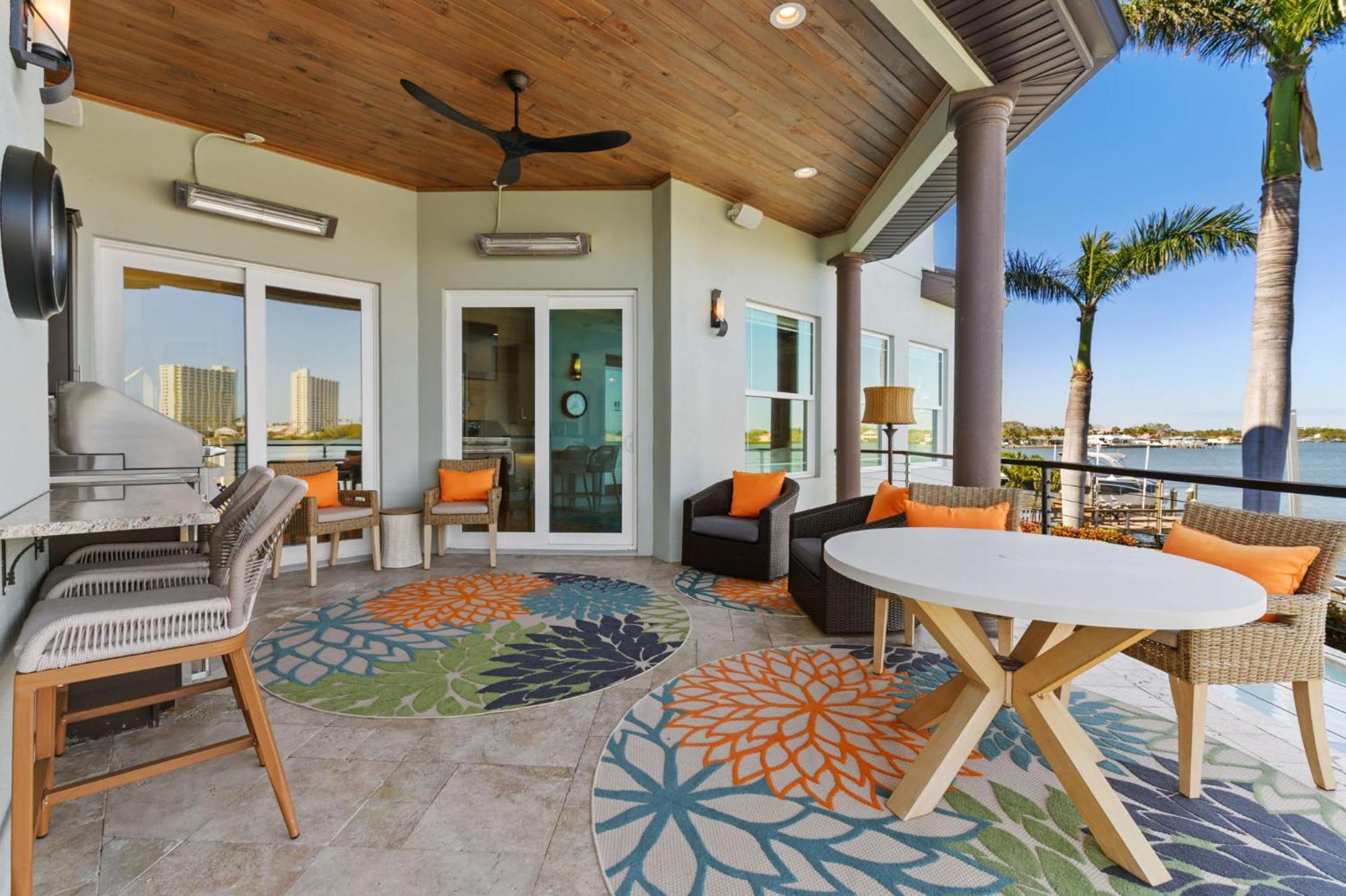 Luxury Waterfront 4br Private Heated Pool Hot Tub Holiday home