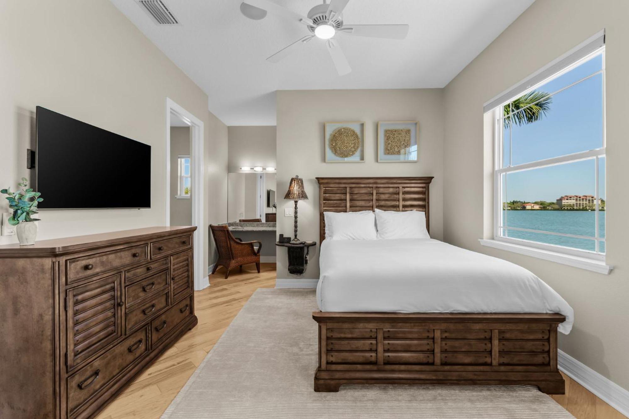 Luxury Waterfront 4br Private Heated Pool Hot Tub * St. Pete Beach
