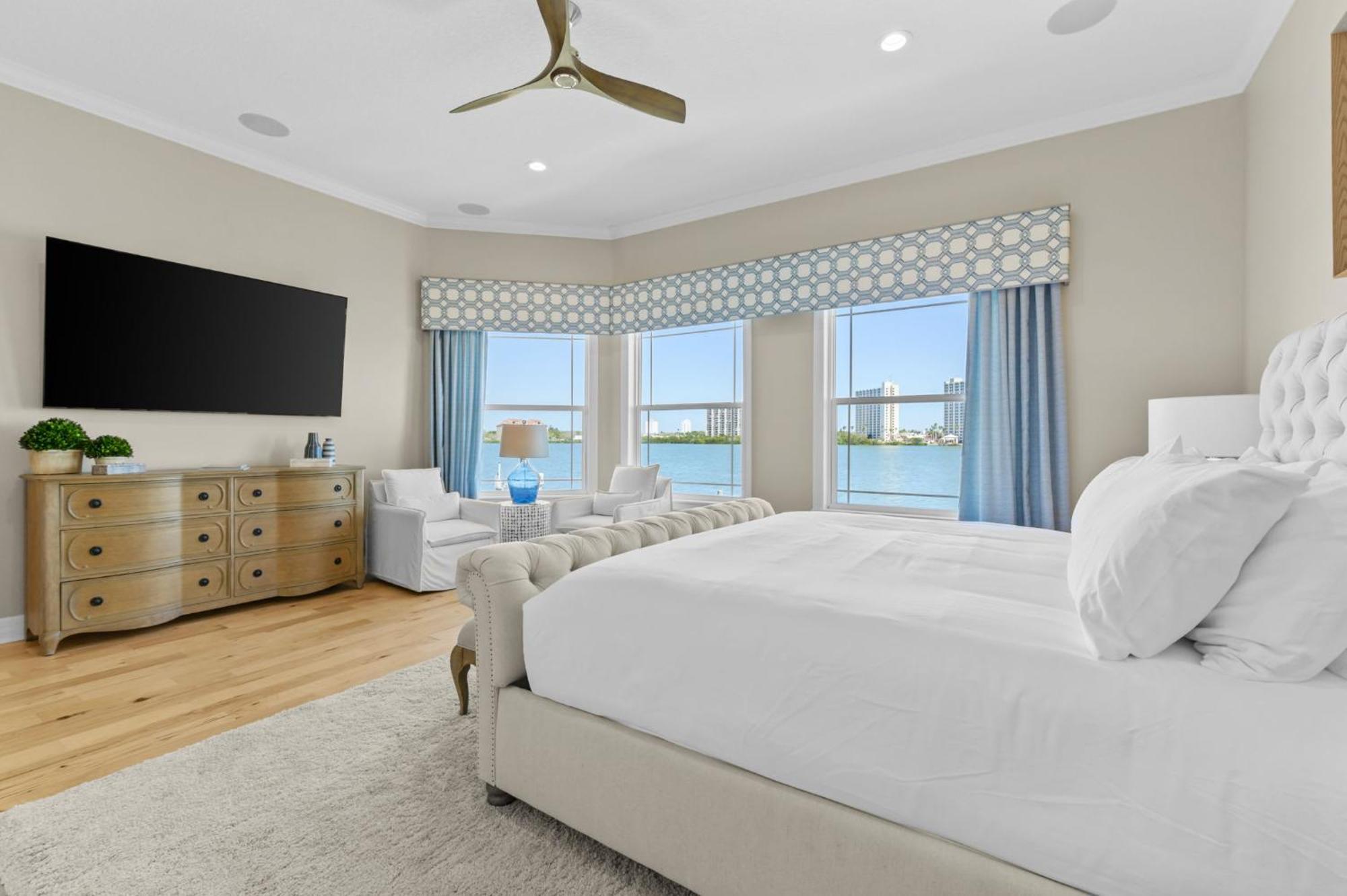 Luxury Waterfront 4br Private Heated Pool Hot Tub Holiday home St. Pete Beach