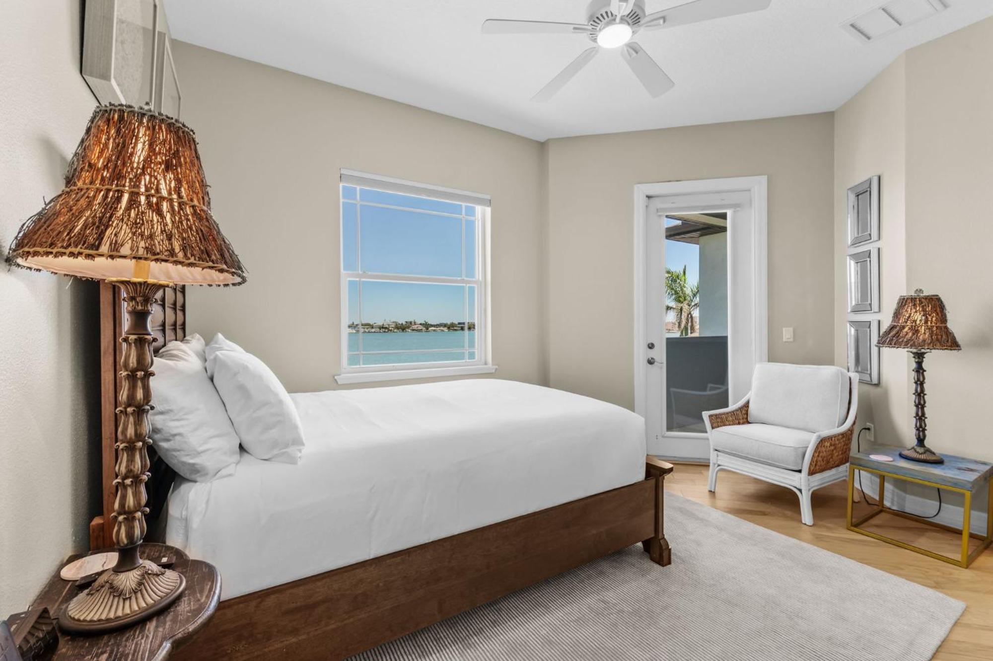 Holiday home Luxury Waterfront 4br Private Heated Pool Hot Tub St. Pete Beach