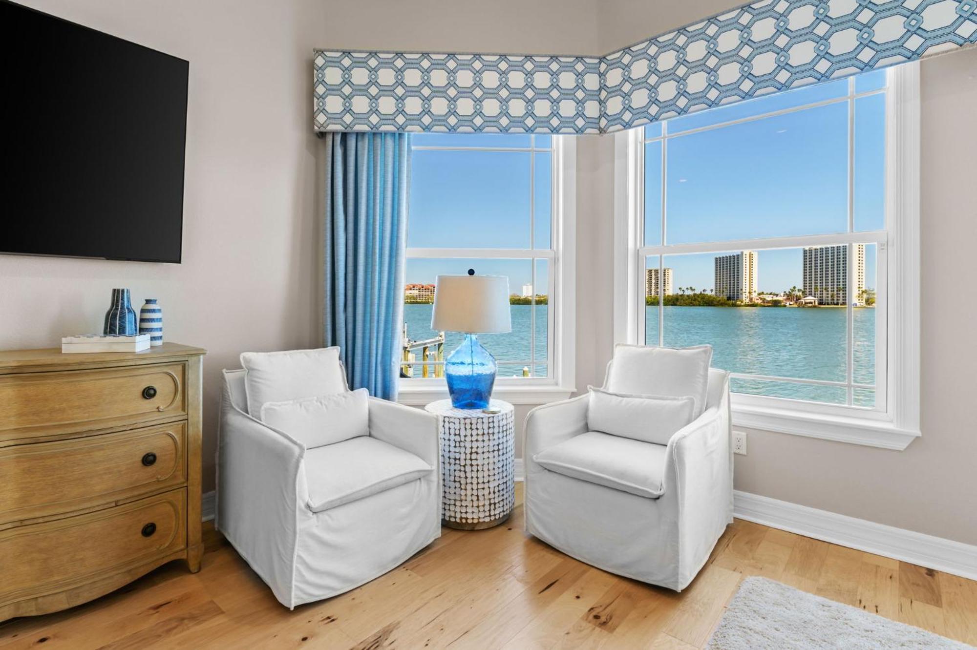 Luxury Waterfront 4br Private Heated Pool Hot Tub *