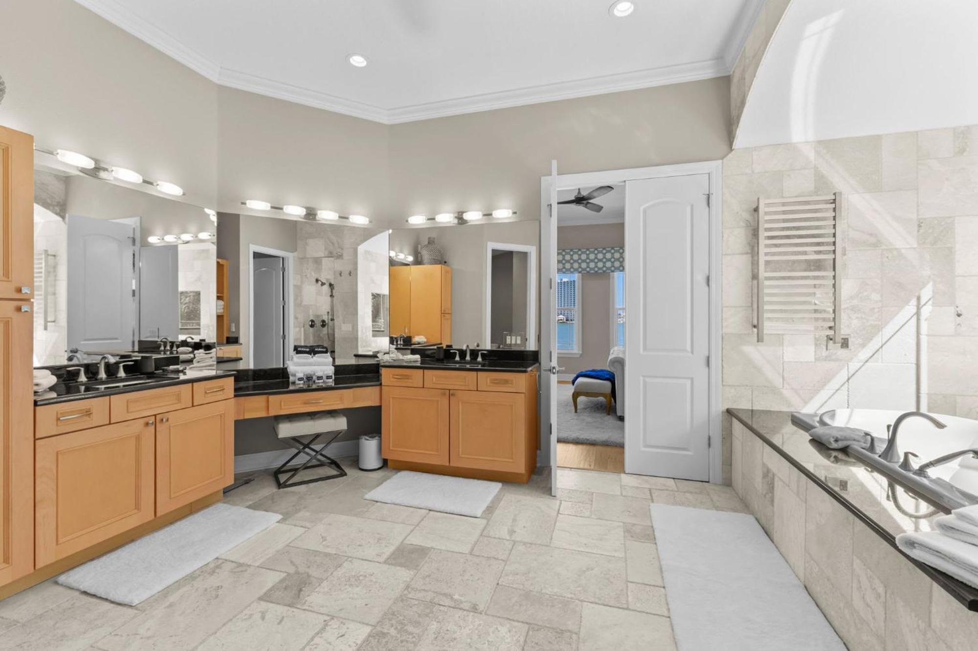 Luxury Waterfront 4br Private Heated Pool Hot Tub St. Pete Beach