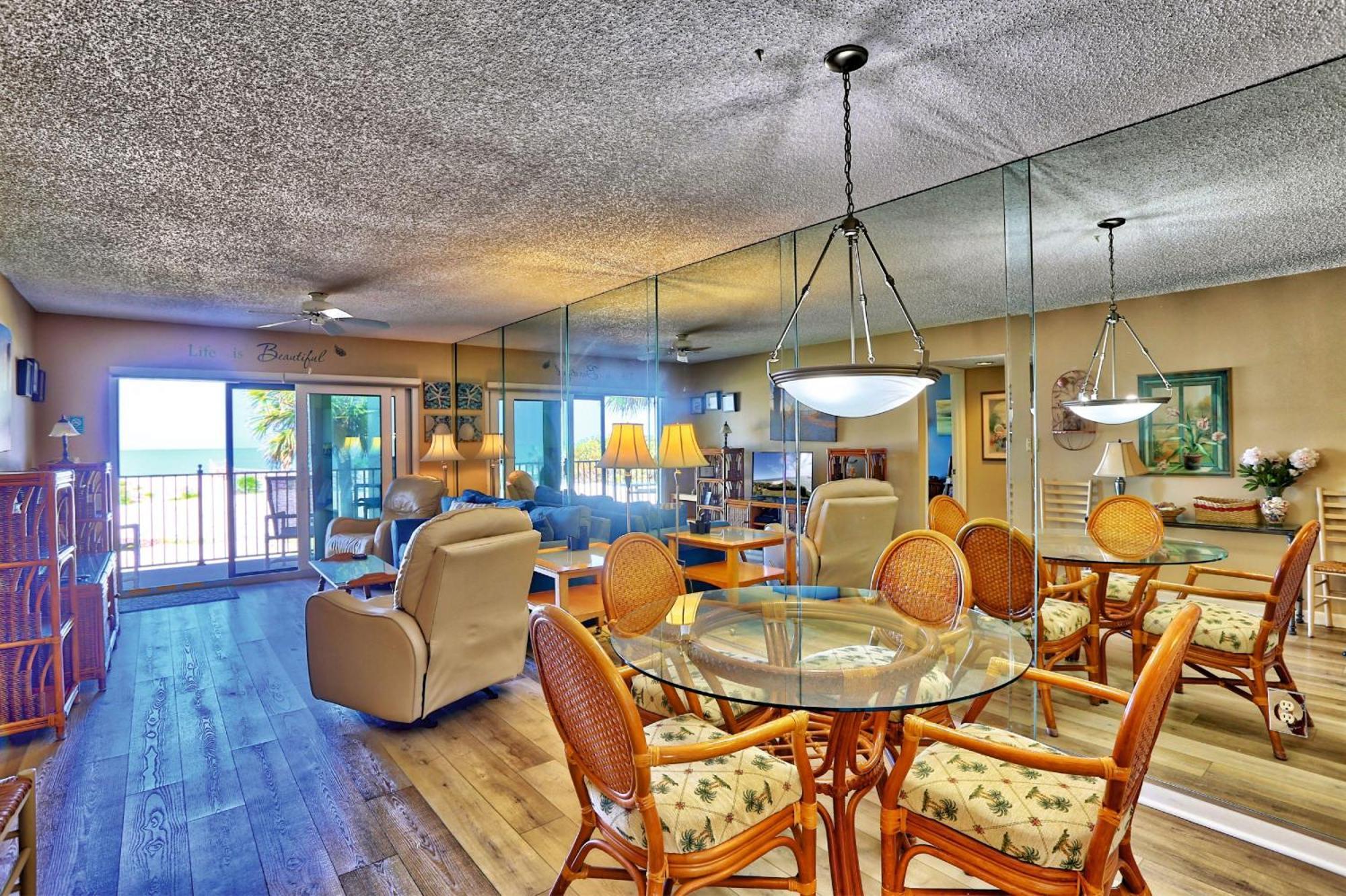Land's End 7-204 Front Holiday home *