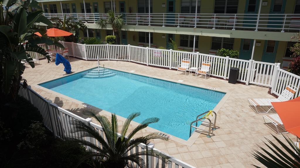 Tropic Terrace Of Treasure Island Hotel