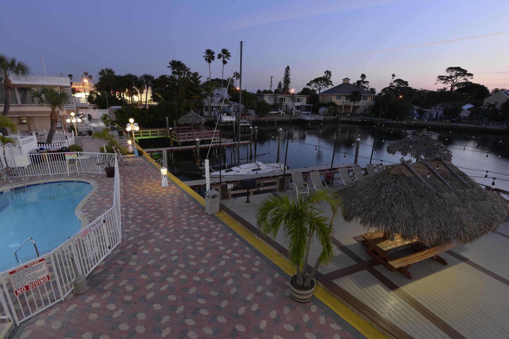 Bay Palms Waterfront - And Marina Hotel