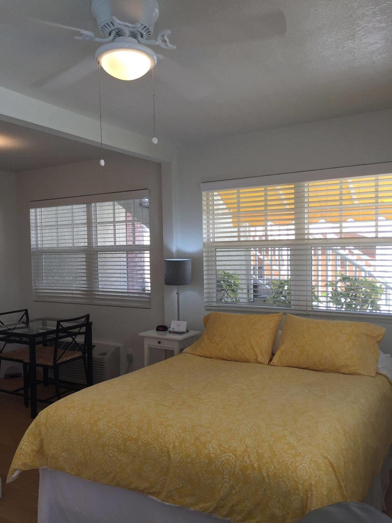 Coconut Pass-a-grille Hotel