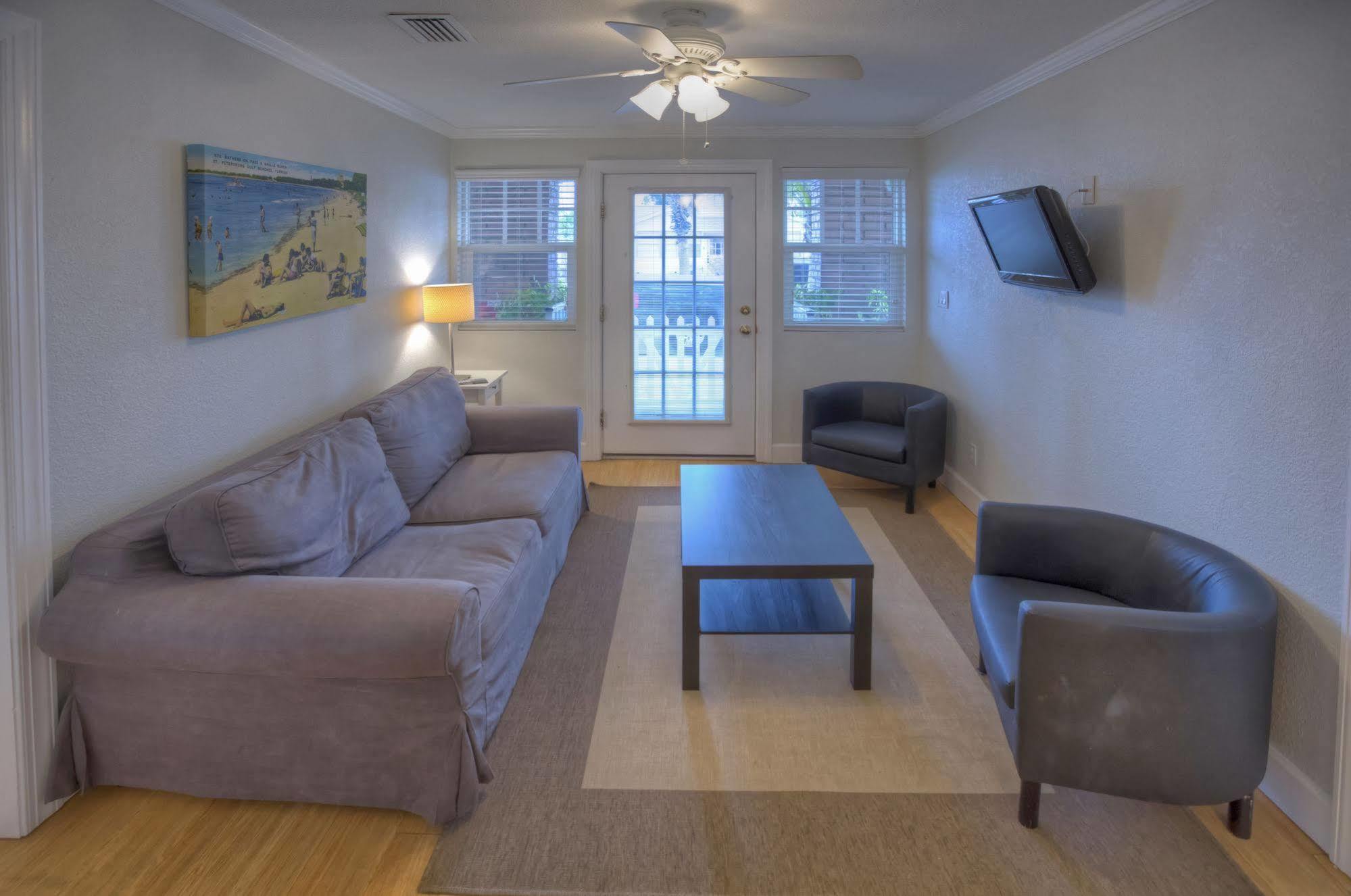 Coconut Pass-a-grille Hotel
