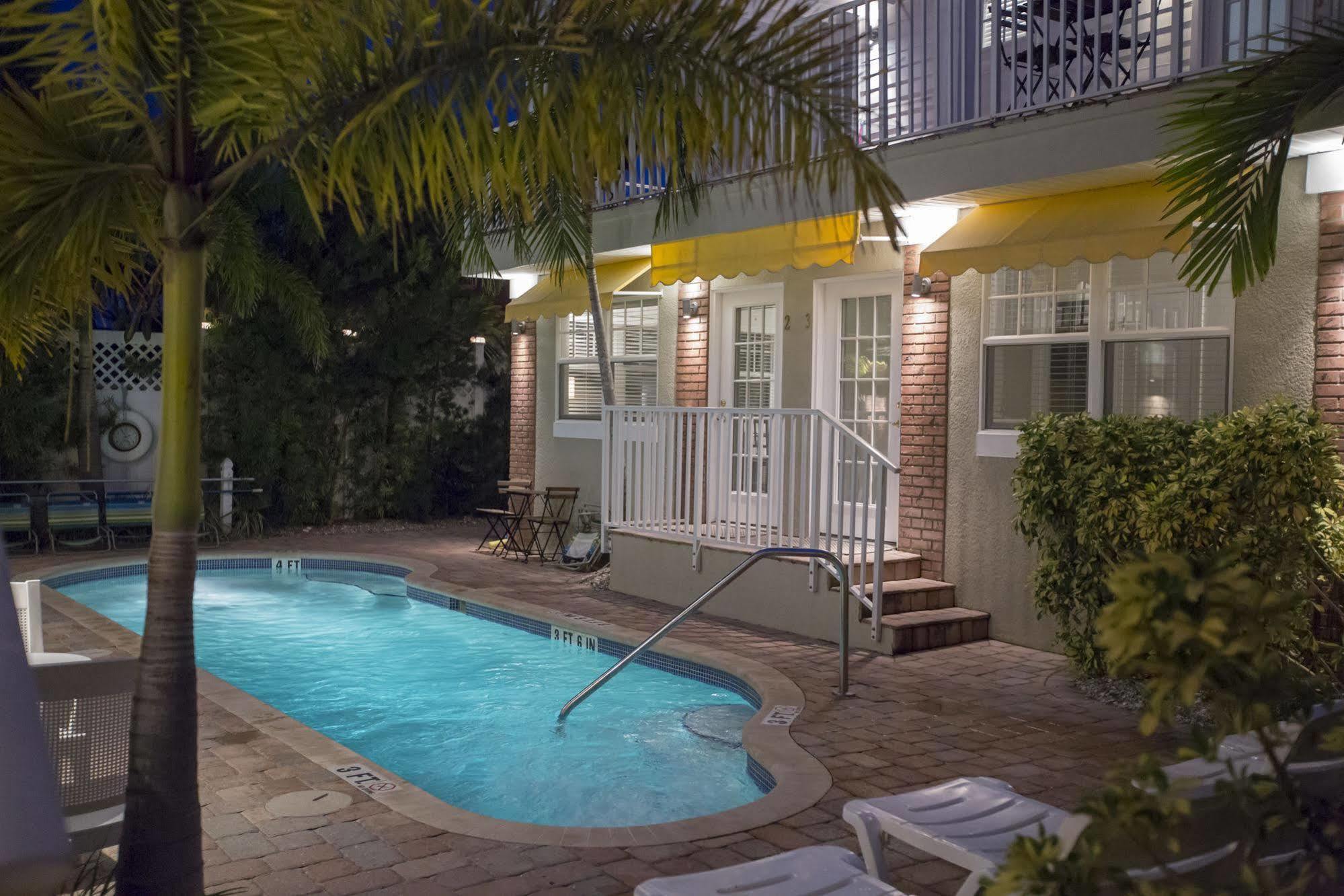Coconut Pass-a-grille Hotel St. Pete Beach